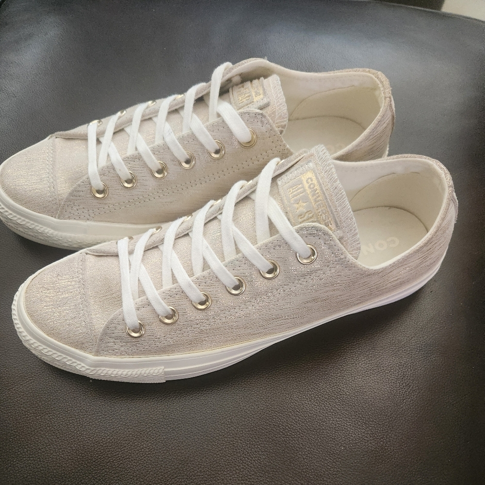 Converse Unique Beige & Gold Low-Top Men's Sneakers Size 10. #Z05